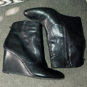 Nine West wedge bootie size 7 in a half Black